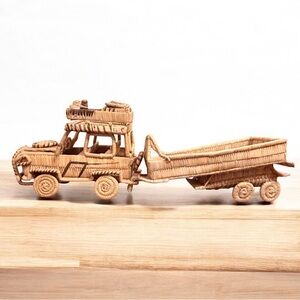 Large Vtg Rattan Jeep handmade rare Land Rover Car & Tailor Detail Woven Decor